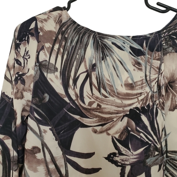 Only open back Blouse - Picture 7 of 11